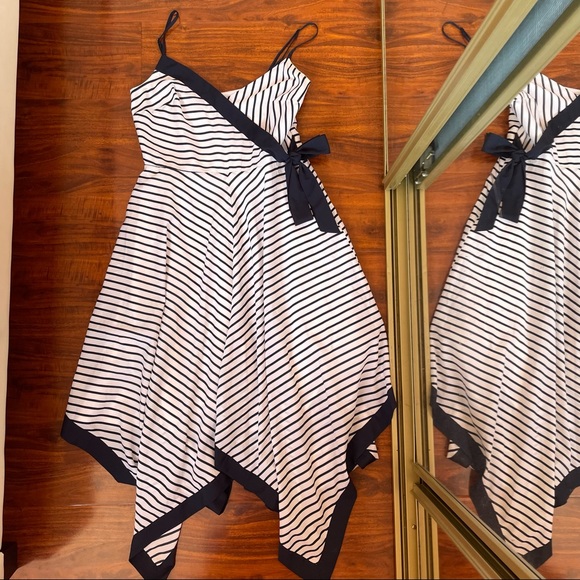 Banana Republic Dresses & Skirts - Banana Republic blue and white stripes dress.Size 4p